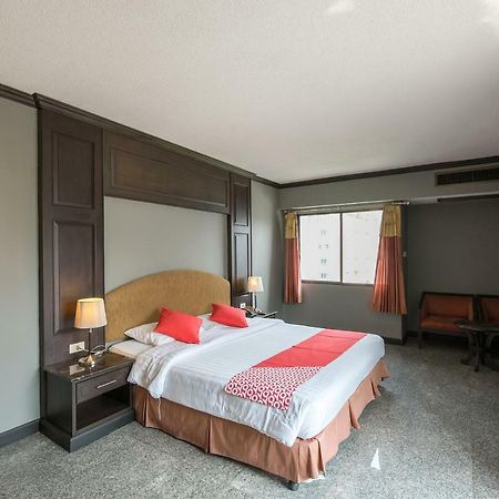 The Euro Grande Hotel Bangkok Exterior foto
