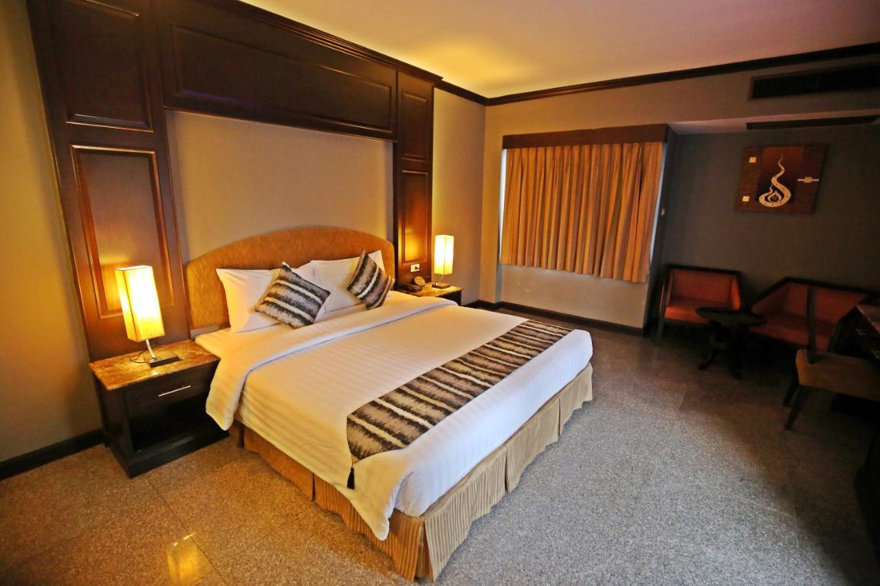 The Euro Grande Hotel Bangkok Exterior foto